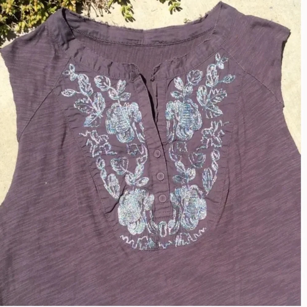 Cotton sleeveless embroidered tank top - Picture 8 of 9